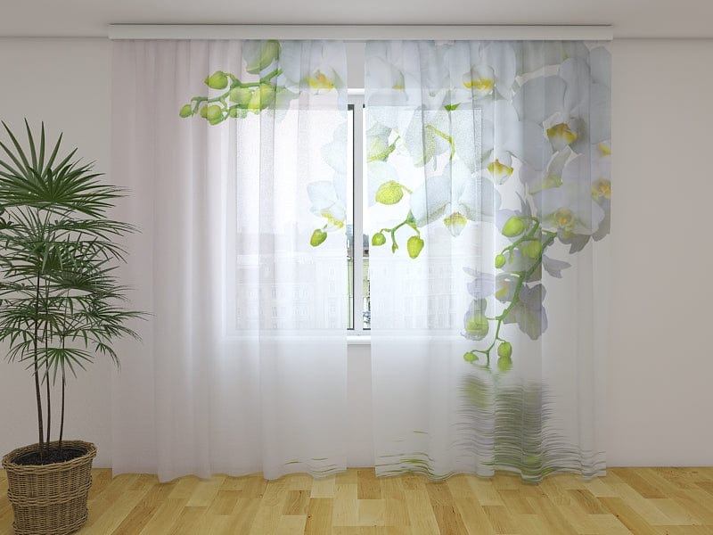 Aizkari ar baltām orhidejām uz balta fona - Maigums 2. versija 180 x 140 cm (2X 90x140 cm) / Сaurspīdīgs šifons E-interjers.lv