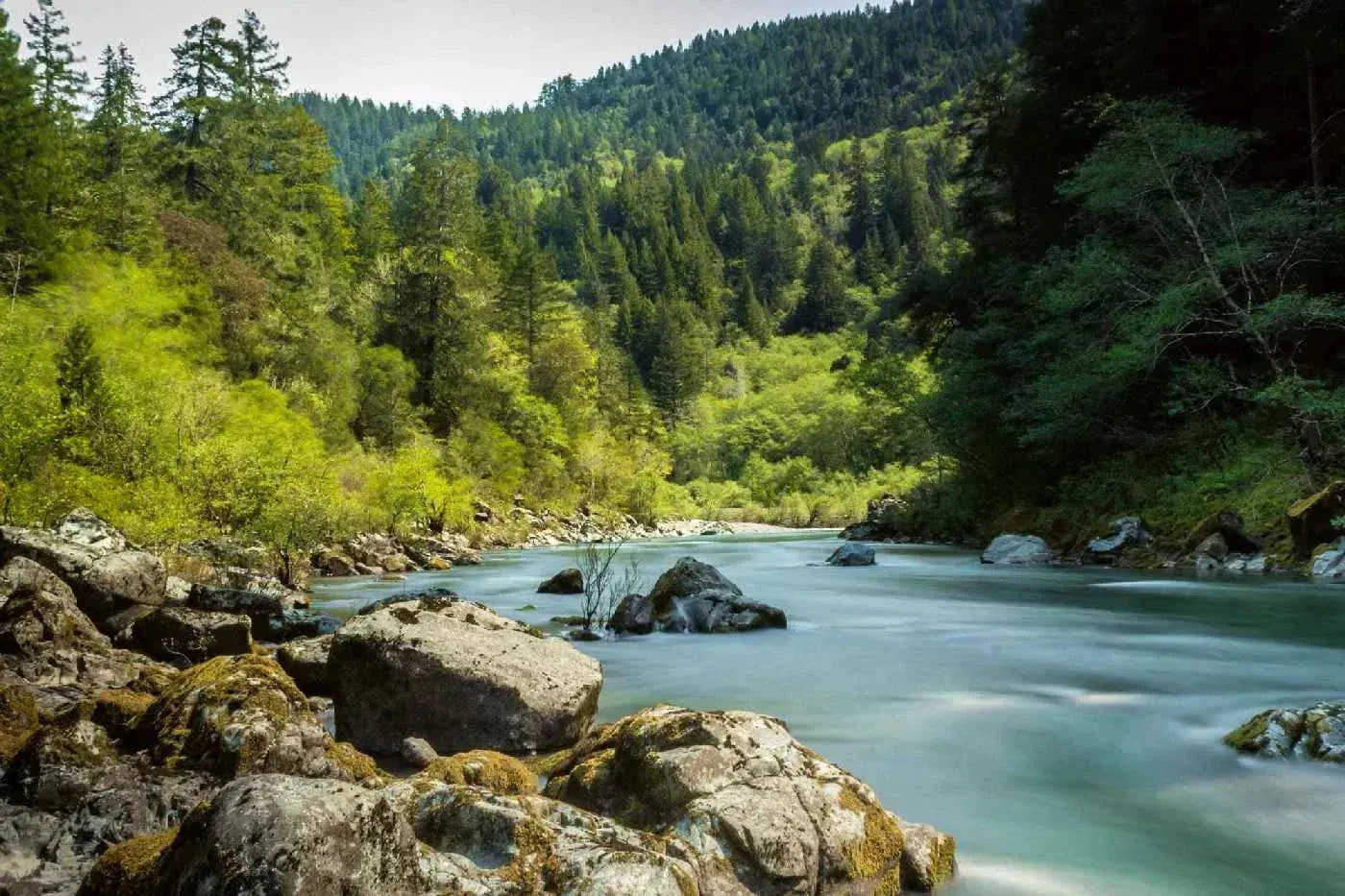 Fototapetes ar skaistu ainavu - Smita upe, 375x250 cm D-ART