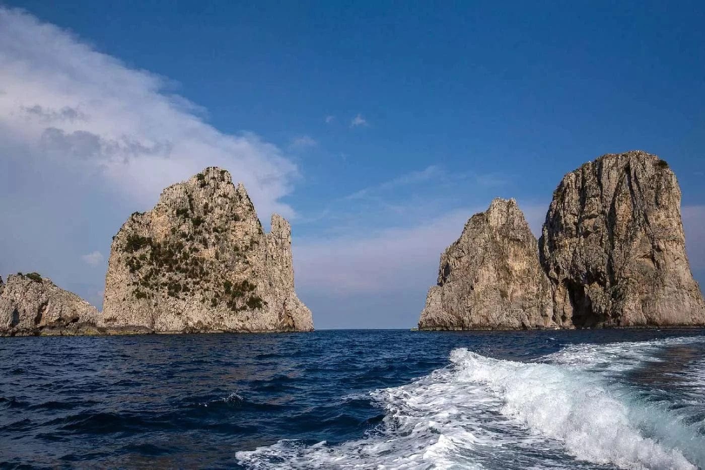 Fototapetes ar tropisko jūru- Faraglioni sala, 375x250 cm D-ART