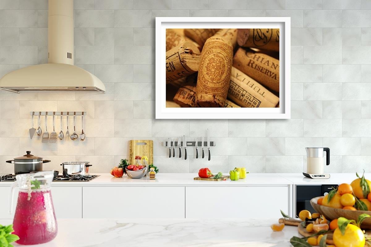 Glezna baltā rāmī - Wine Corks 1 Home Trends DECO