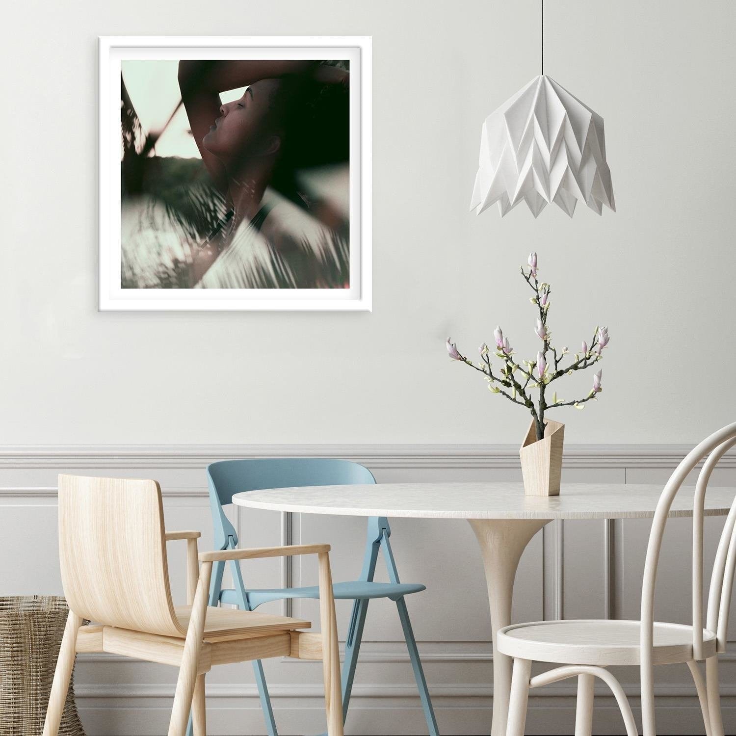 Glezna baltā rāmī - Young Woman 2 Home Trends DECO