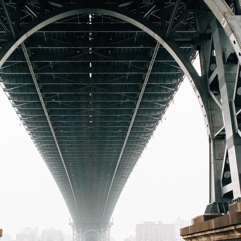 Glezna brūnā rāmī - Under The Brooklyn Bridge Home Trends DECO