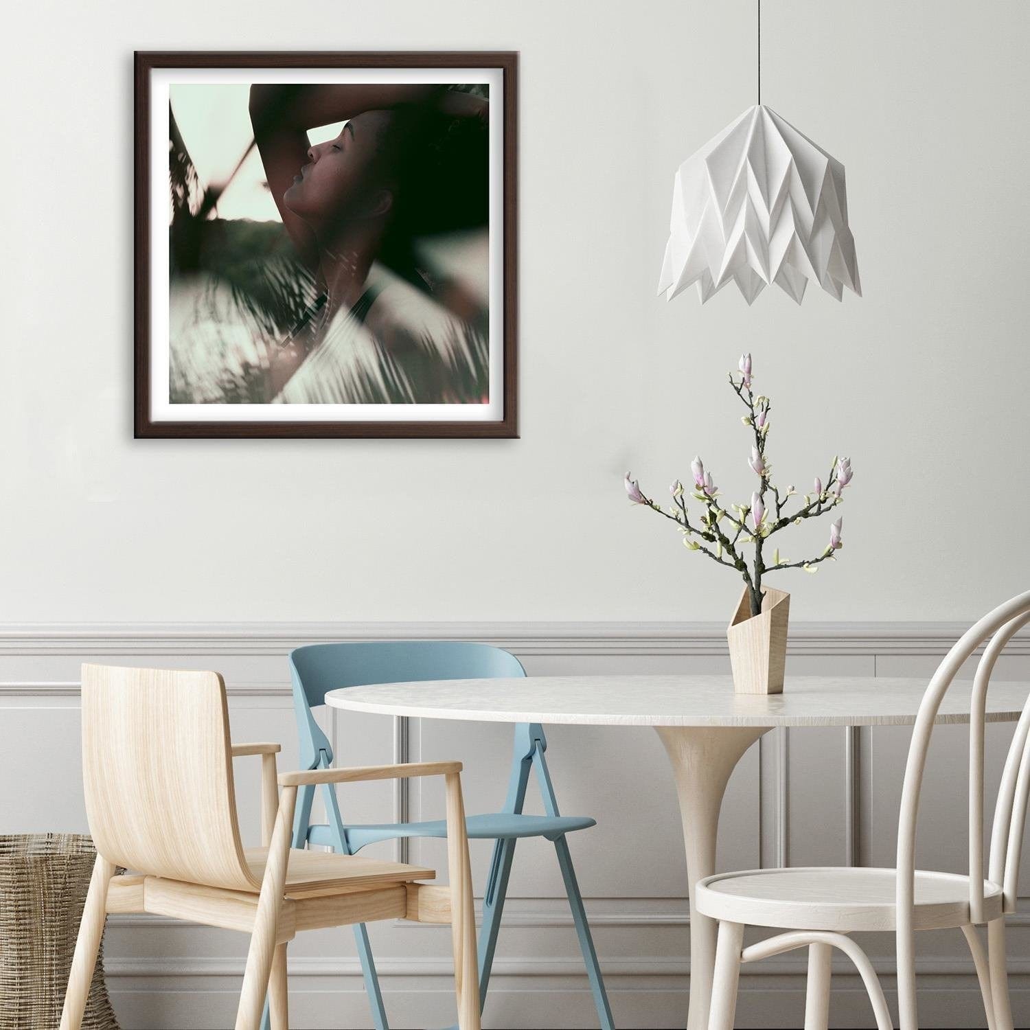 Glezna brūnā rāmī - Young Woman 2 Home Trends DECO