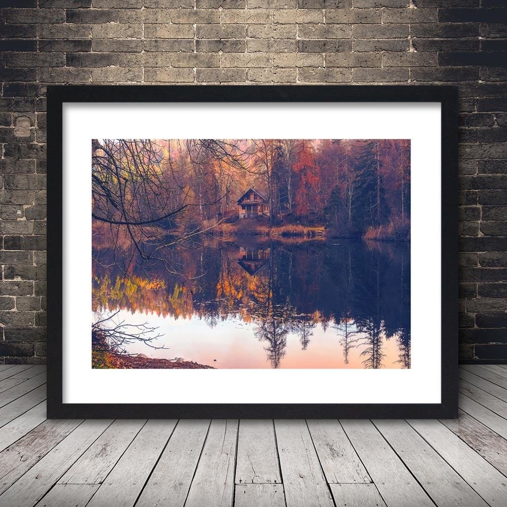 Glezna melnā rāmī - A House By The Lake Home Trends