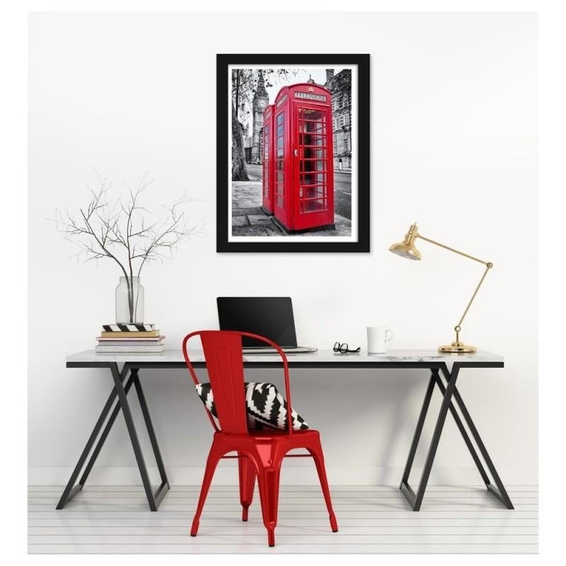 Glezna melnā rāmī - A red phone booth in London Home Trends