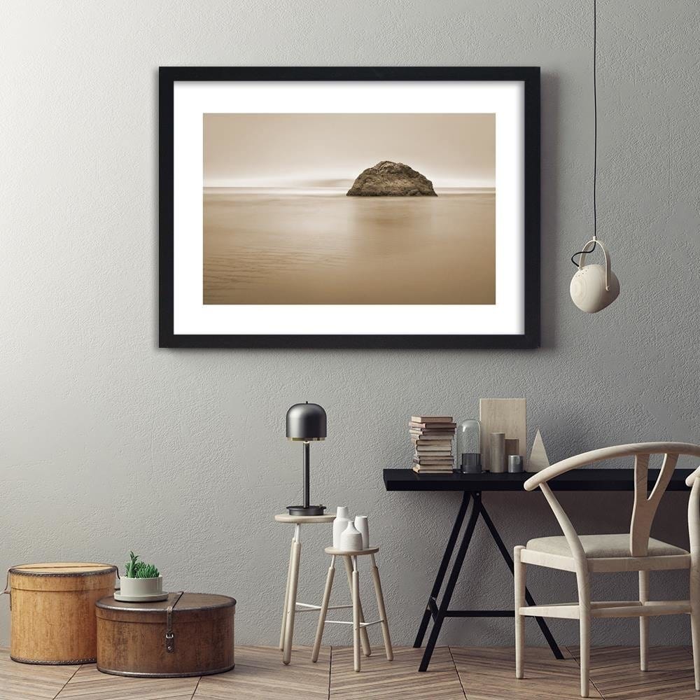 Glezna melnā rāmī - A Rock In The Sea At Dusk 1 Home Trends