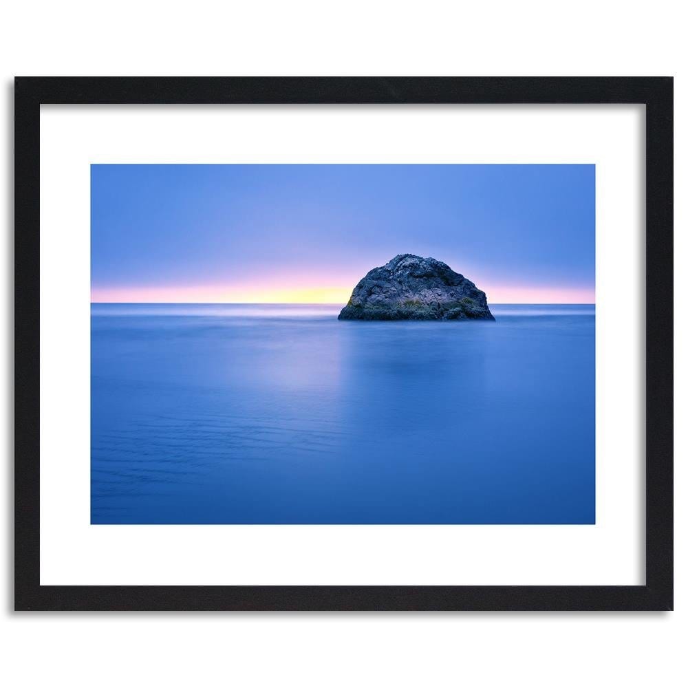Glezna melnā rāmī - A Rock In The Sea At Dusk 4 Home Trends