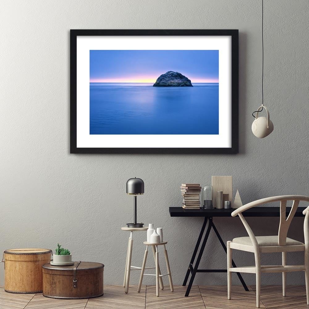 Glezna melnā rāmī - A Rock In The Sea At Dusk 4 Home Trends