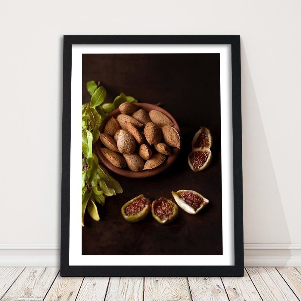 Glezna melnā rāmī - Almonds In The Shell Home Trends