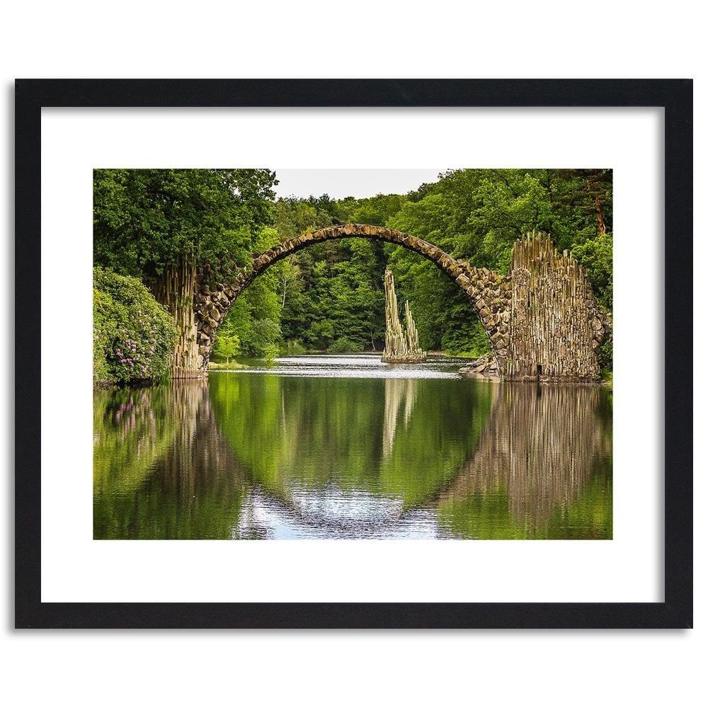 Glezna melnā rāmī - Arch Bridge Over The Lake Home Trends