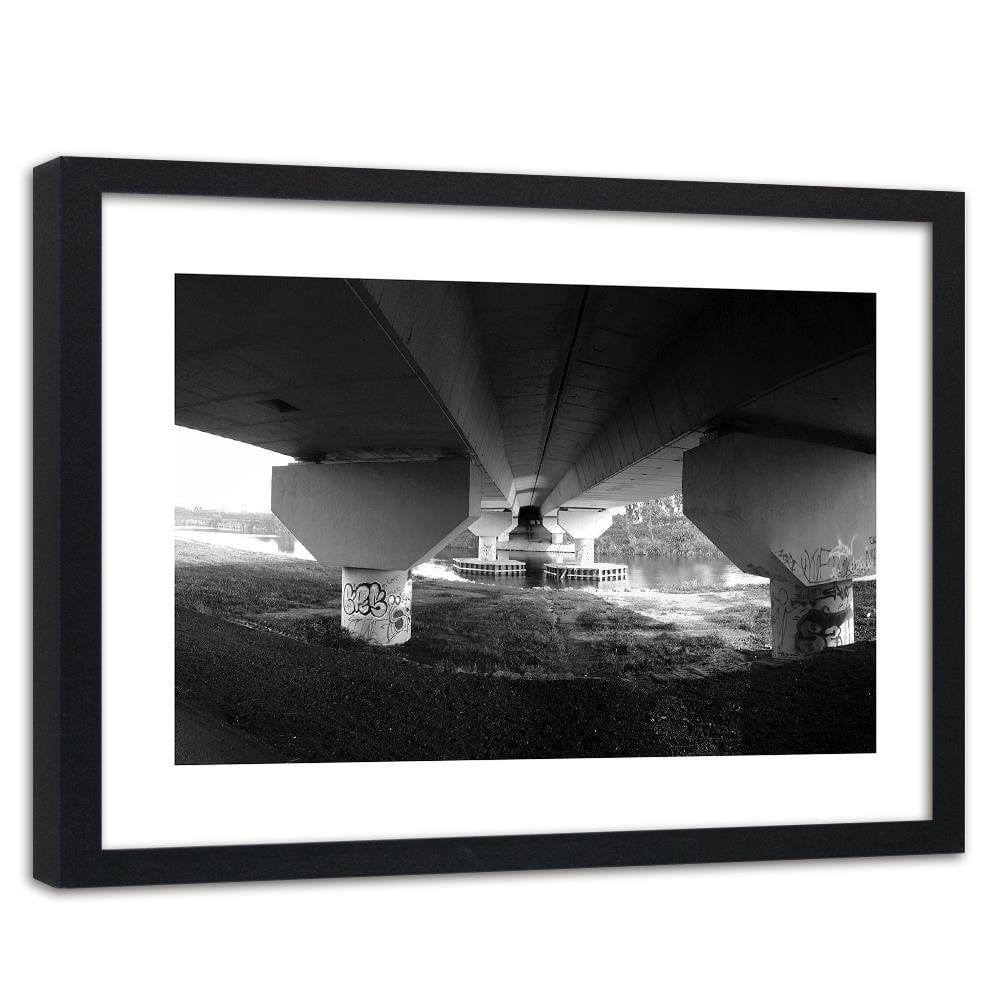 Glezna melnā rāmī - At The Concrete Bridge Home Trends