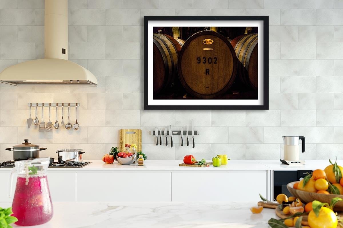 Glezna melnā rāmī - Barrels Of Wine Home Trends