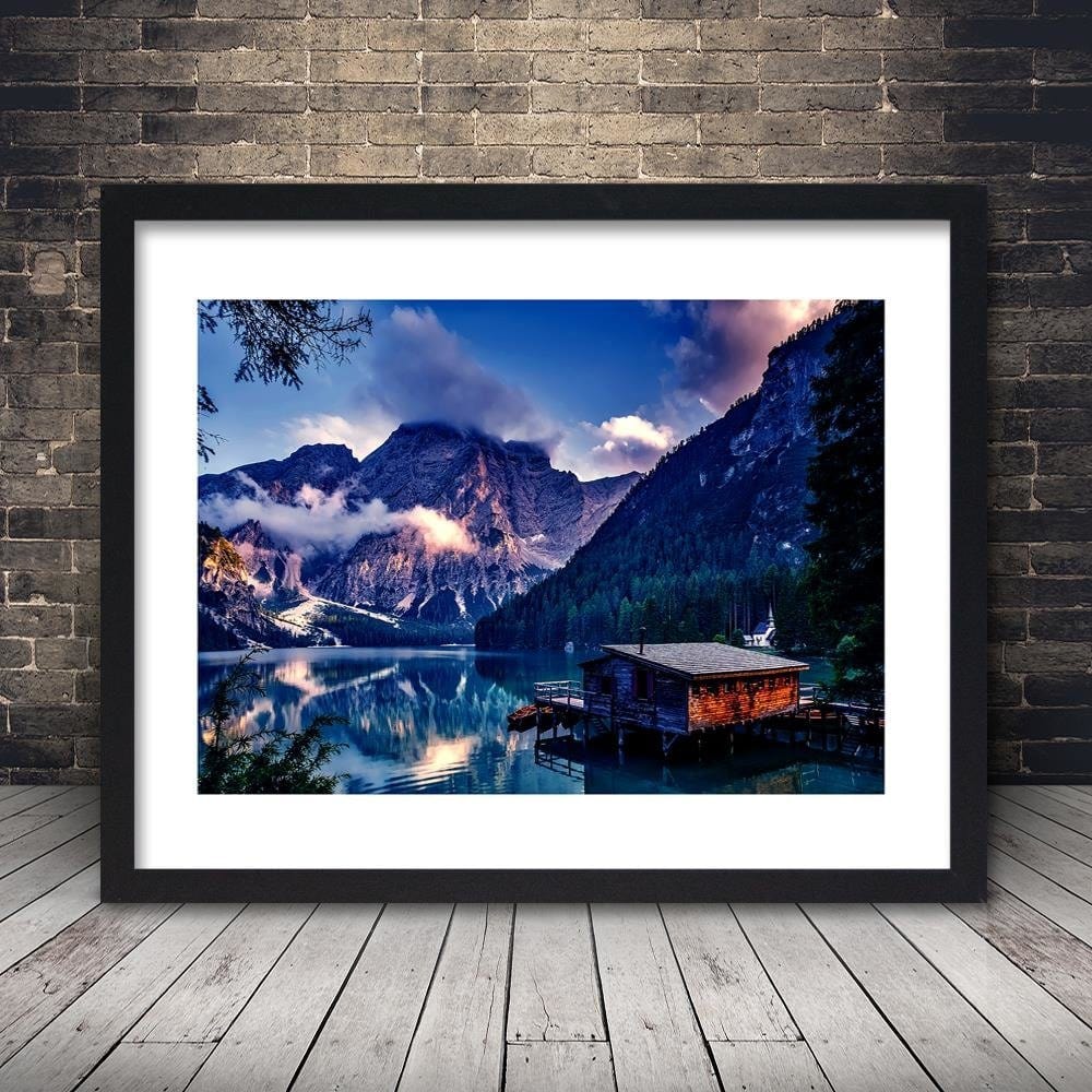 Glezna melnā rāmī - Beautiful Mountain Lake Home Trends