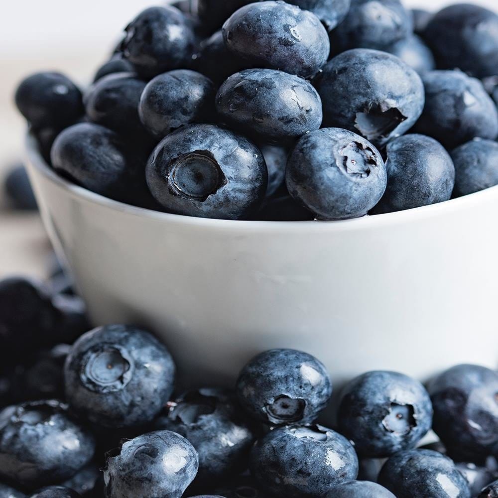 Glezna melnā rāmī - Berries In A Bowl Home Trends