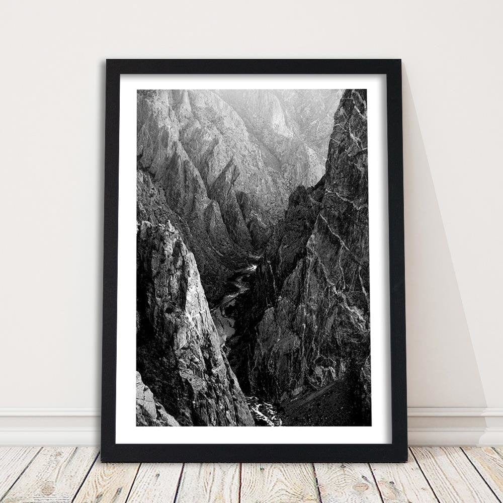 Glezna melnā rāmī - Black And White Mountain Landscape Home Trends