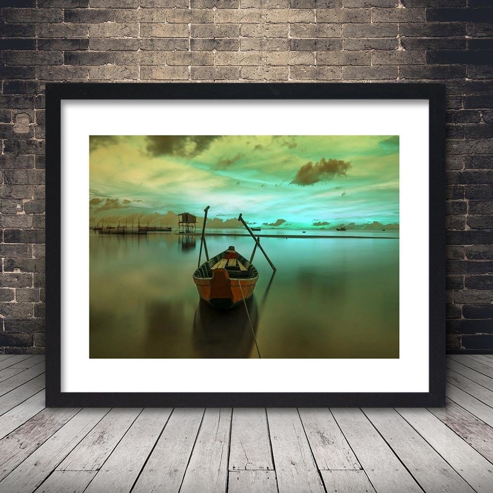 Glezna melnā rāmī - Boat On Calm Lake Home Trends
