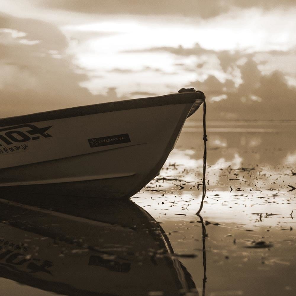 Glezna melnā rāmī - Boat On The Sea 1 Home Trends