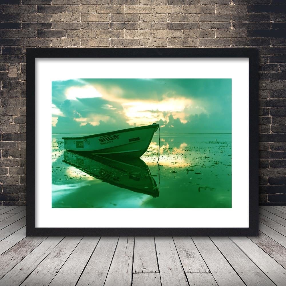 Glezna melnā rāmī - Boat On The Sea Home Trends