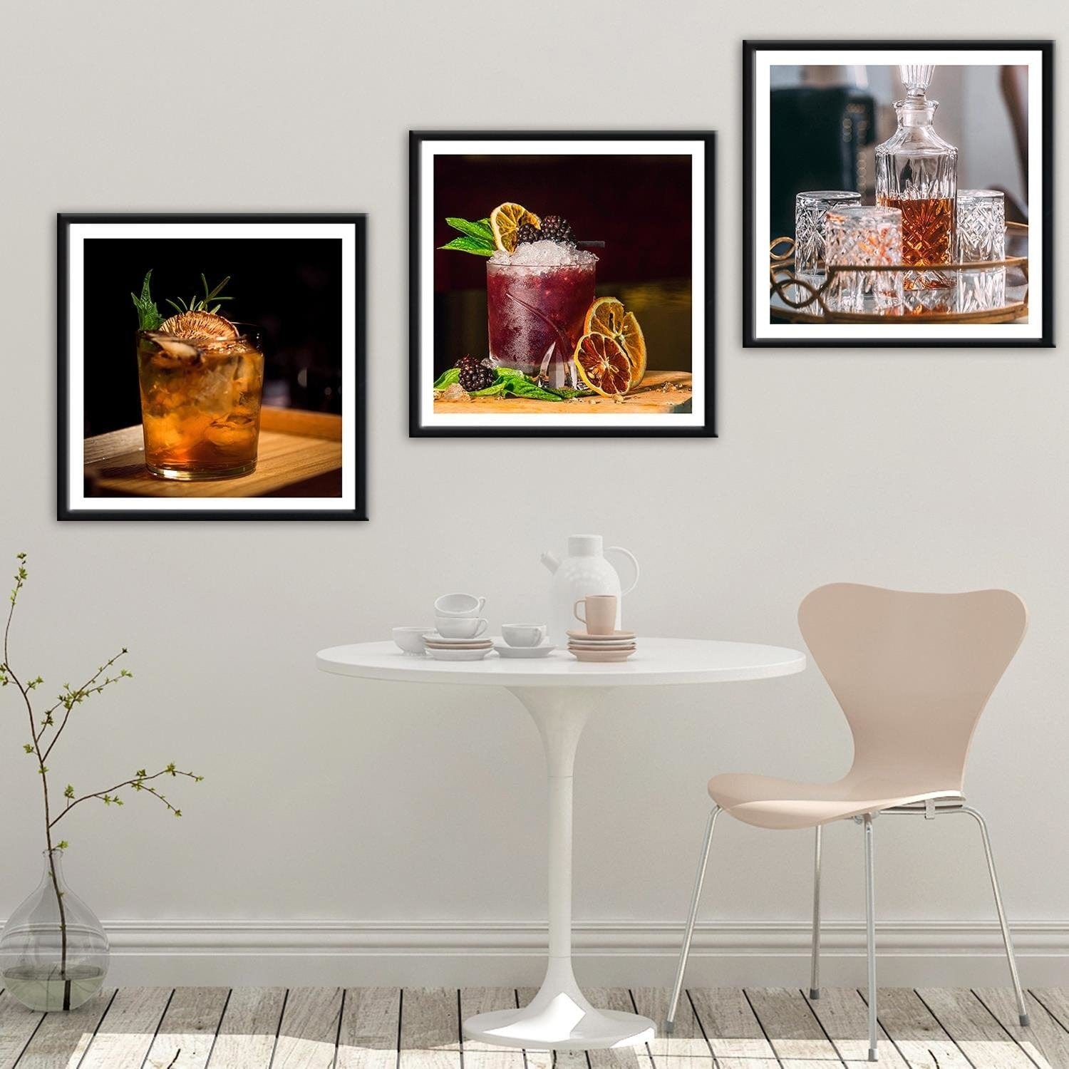 Glezna melnā rāmī - Bottle And Glasses Home Trends