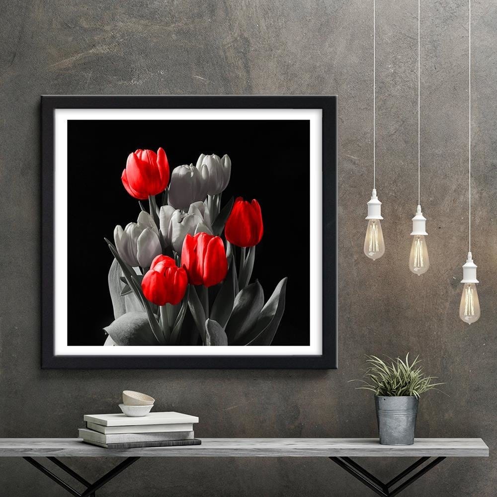 Glezna melnā rāmī - Bouquet Of Red Tulips Home Trends