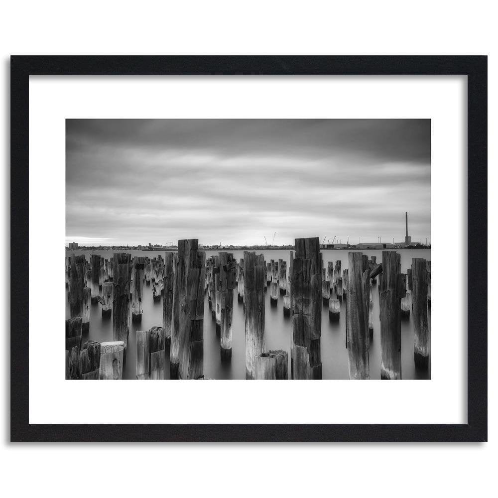 Glezna melnā rāmī - Breakwater At The Port 2 Home Trends