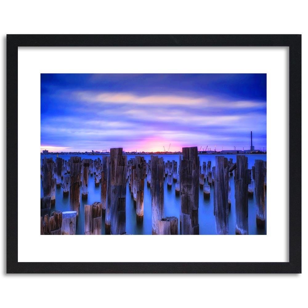 Glezna melnā rāmī - Breakwater At The Port Home Trends