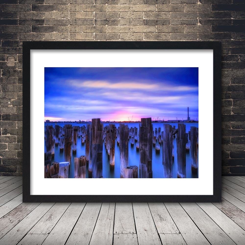 Glezna melnā rāmī - Breakwater At The Port Home Trends