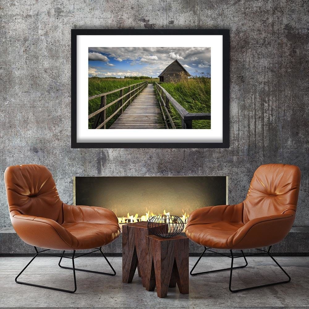 Glezna melnā rāmī - Bridge And Old Hut Home Trends