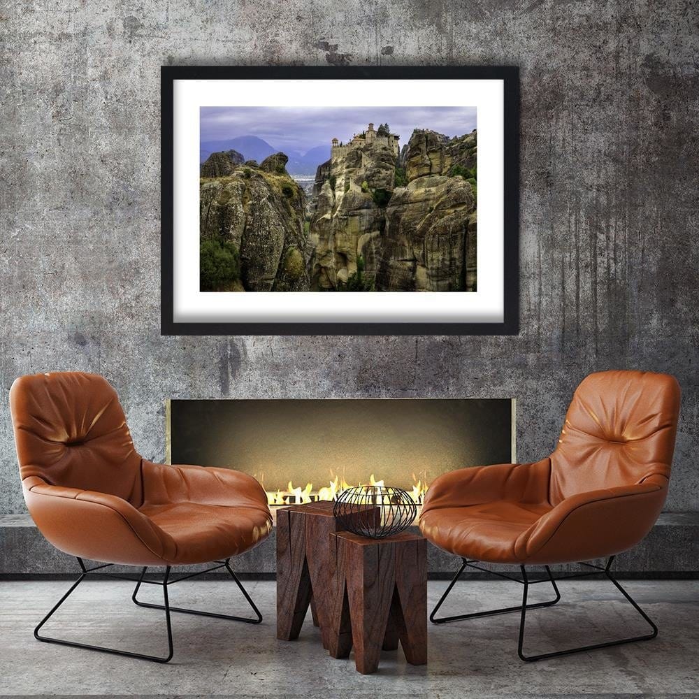 Glezna melnā rāmī - Castle On The Rocks Home Trends