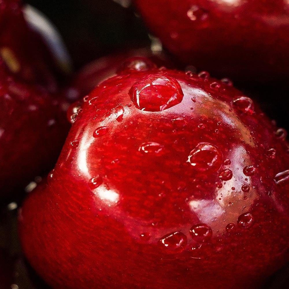 Glezna melnā rāmī - Cherries In Water Drops Home Trends