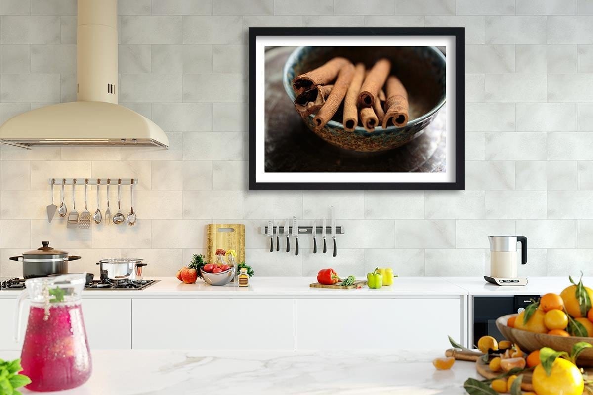 Glezna melnā rāmī - Cinnamon Sticks In A Bowl Home Trends
