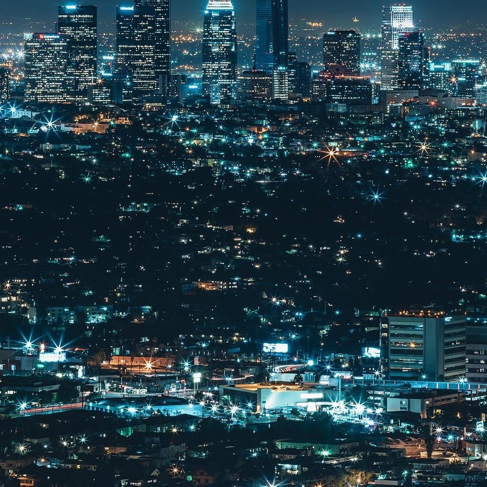 Glezna melnā rāmī - City At Night Home Trends