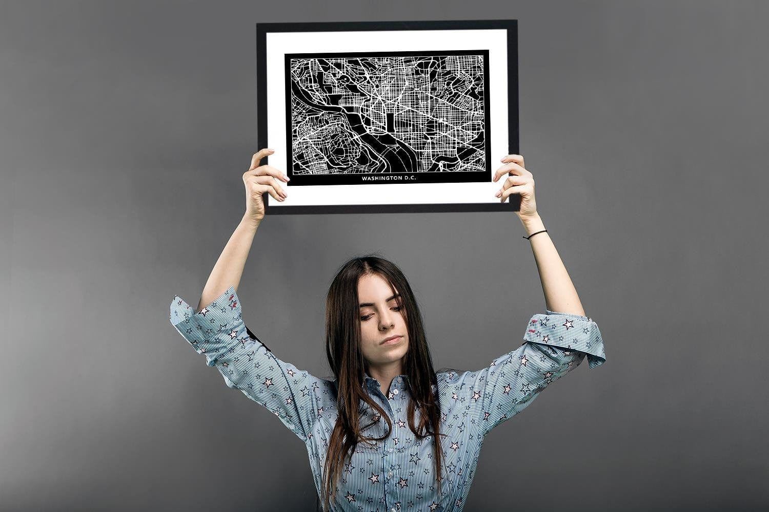 Glezna melnā rāmī - City In Washington Home Trends
