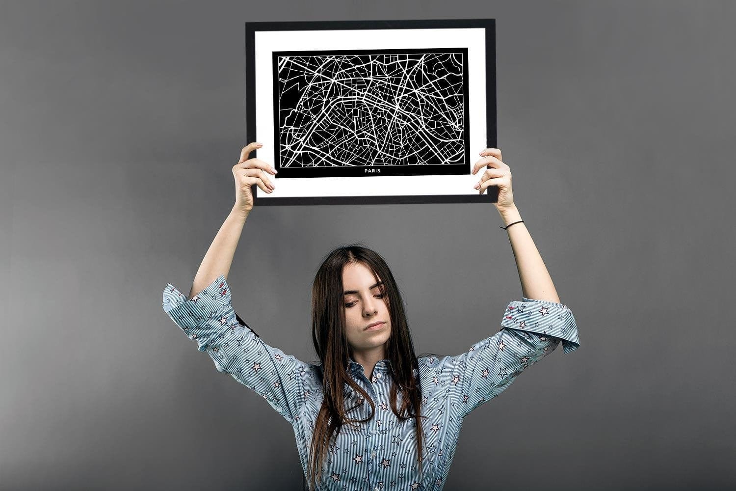 Glezna melnā rāmī - City Plan Couples Home Trends