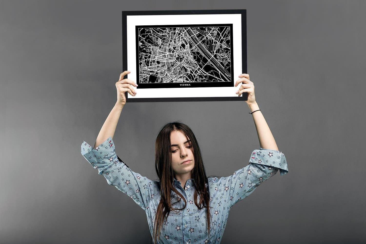 Glezna melnā rāmī - City Vienna Home Trends