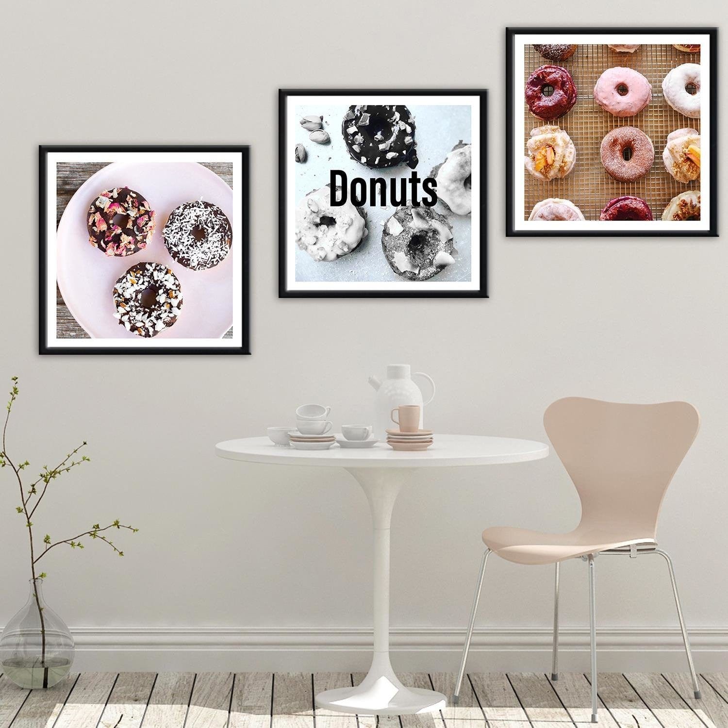 Glezna melnā rāmī - Colored Donuts Home Trends