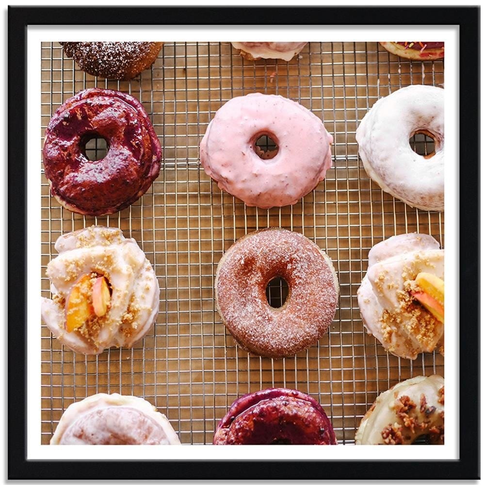 Glezna melnā rāmī - Colored Donuts Home Trends