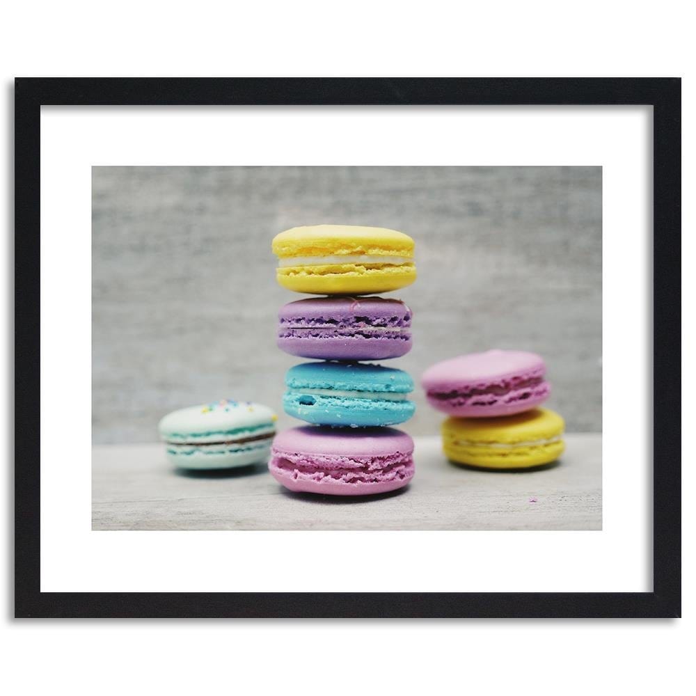 Glezna melnā rāmī - Colored Macaroon Home Trends