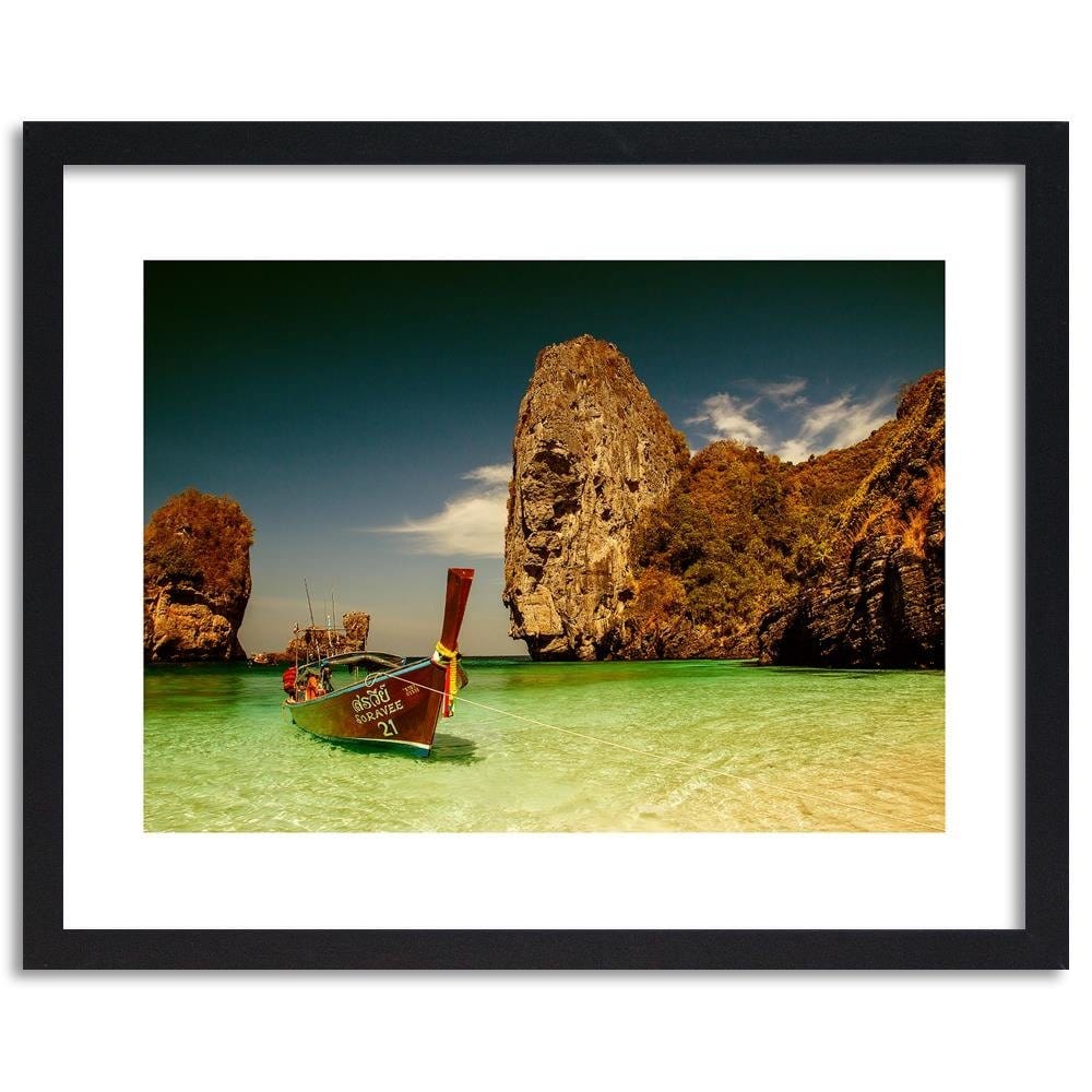 Glezna melnā rāmī - Colorful Boat On The Sea Shore Home Trends