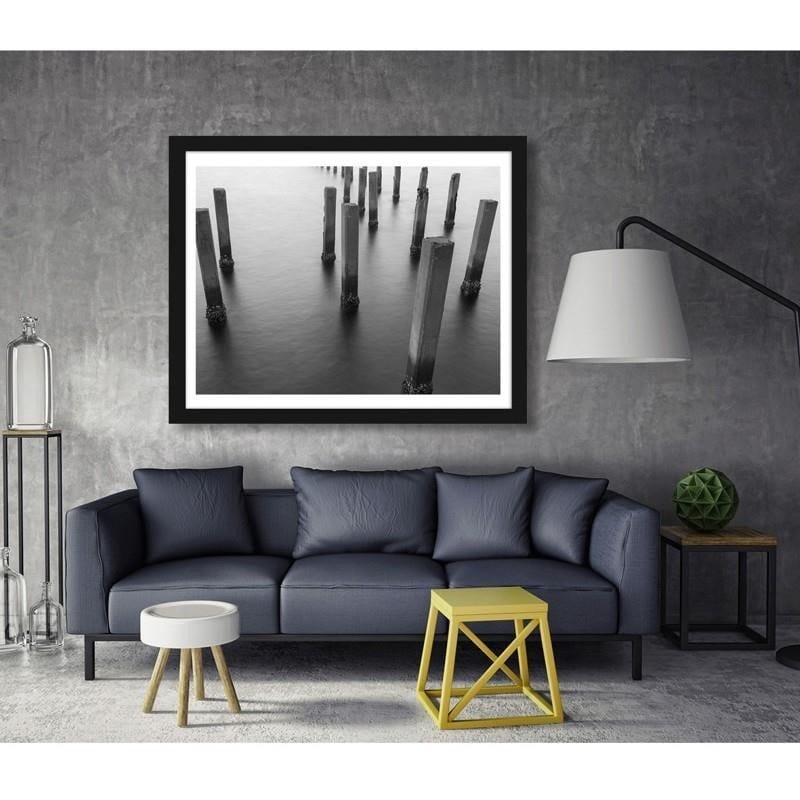 Glezna melnā rāmī - Concrete breakwaters Home Trends