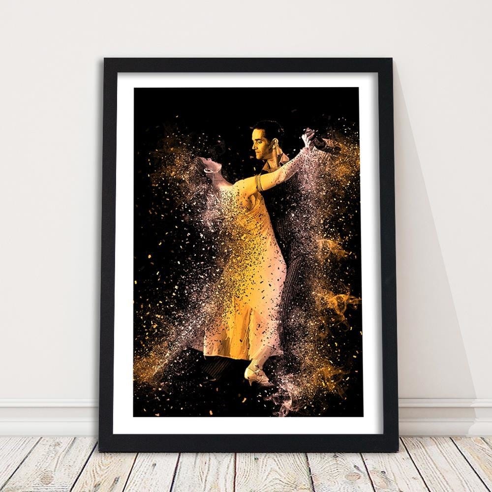 Glezna melnā rāmī - Couple Dancing In A Golden Dust Home Trends
