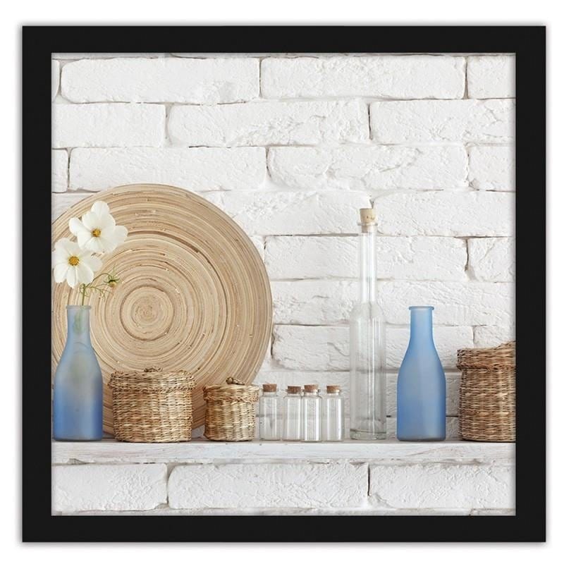 Glezna melnā rāmī - Decorative shelf on a white wall Home Trends