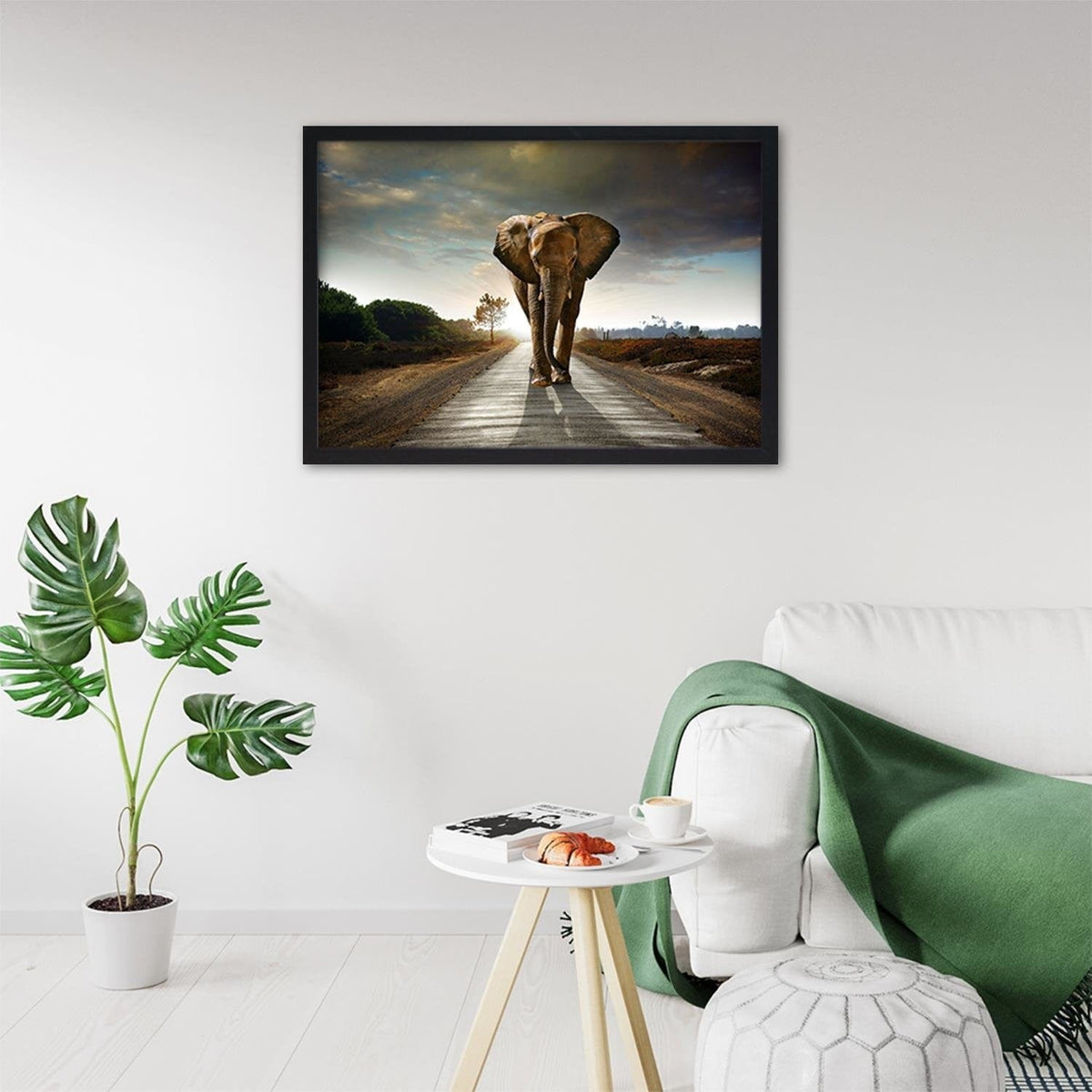 Glezna melnā rāmī - Elephant On The Road Home Trends