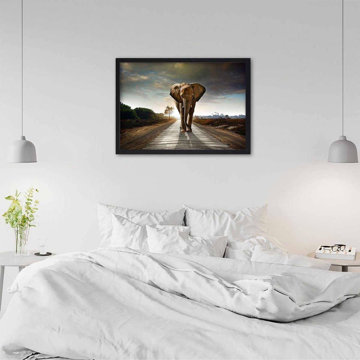 Glezna melnā rāmī - Elephant On The Road Home Trends