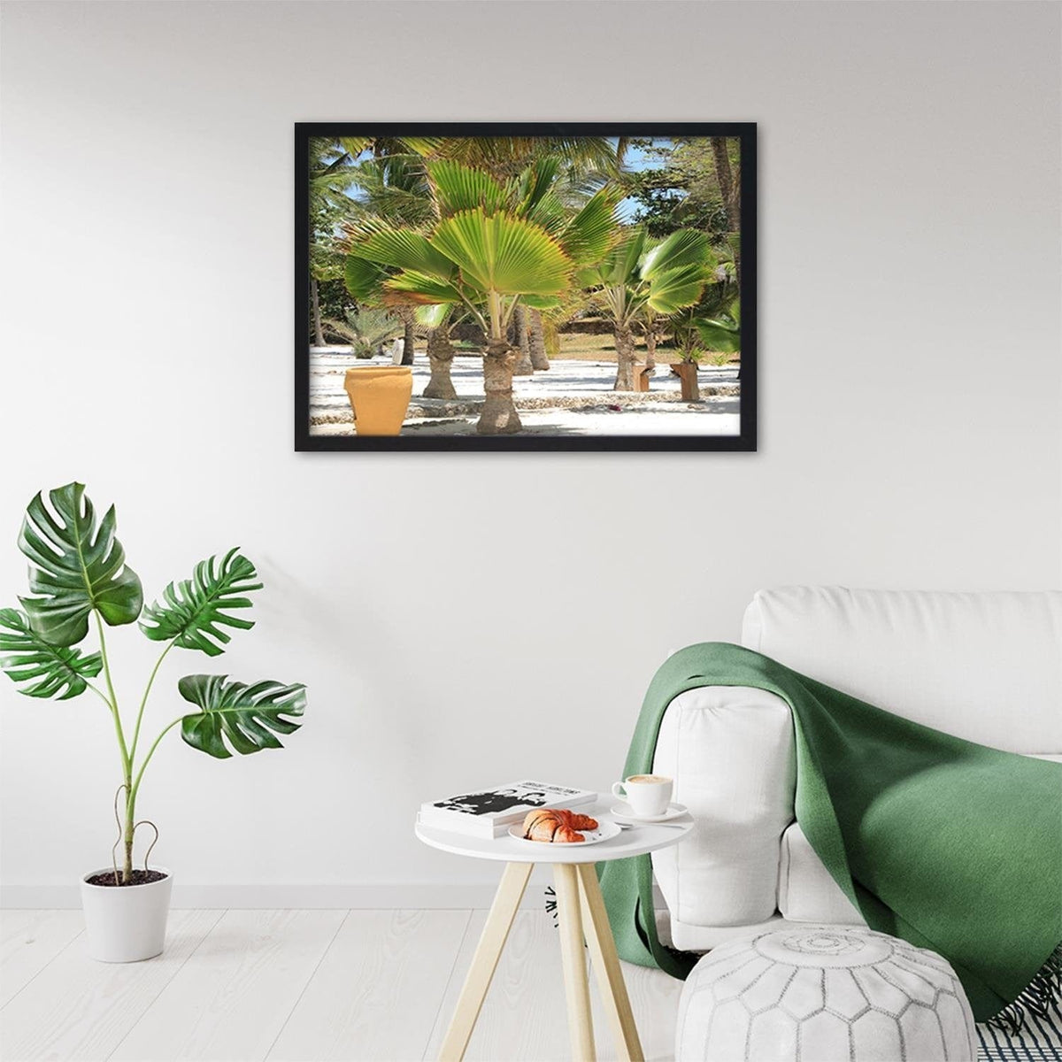 Glezna melnā rāmī - Exotic Beach Home Trends