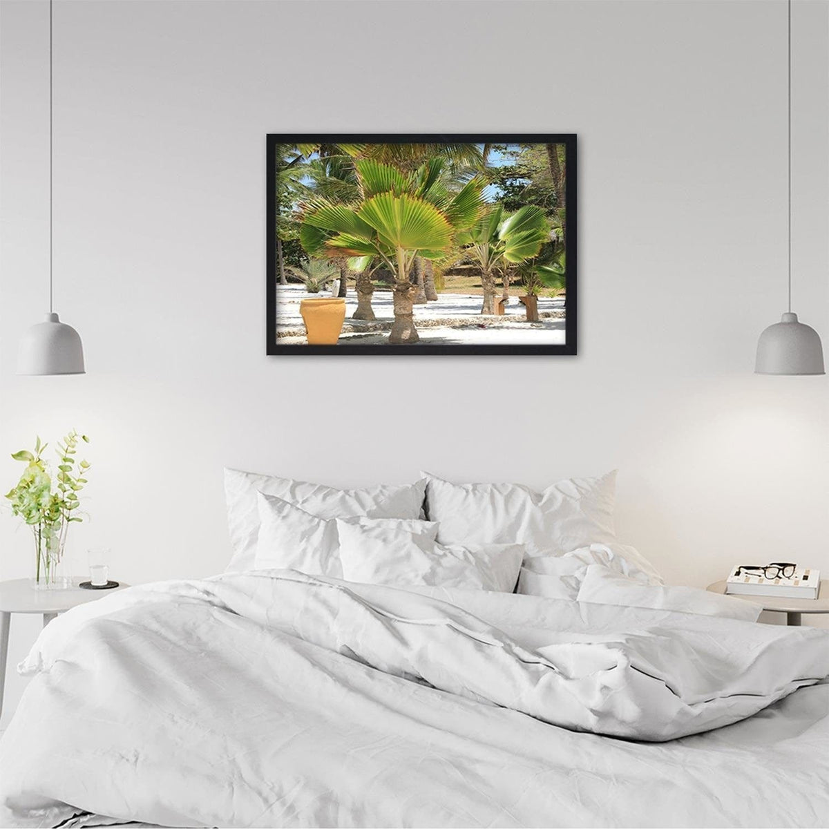 Glezna melnā rāmī - Exotic Beach Home Trends