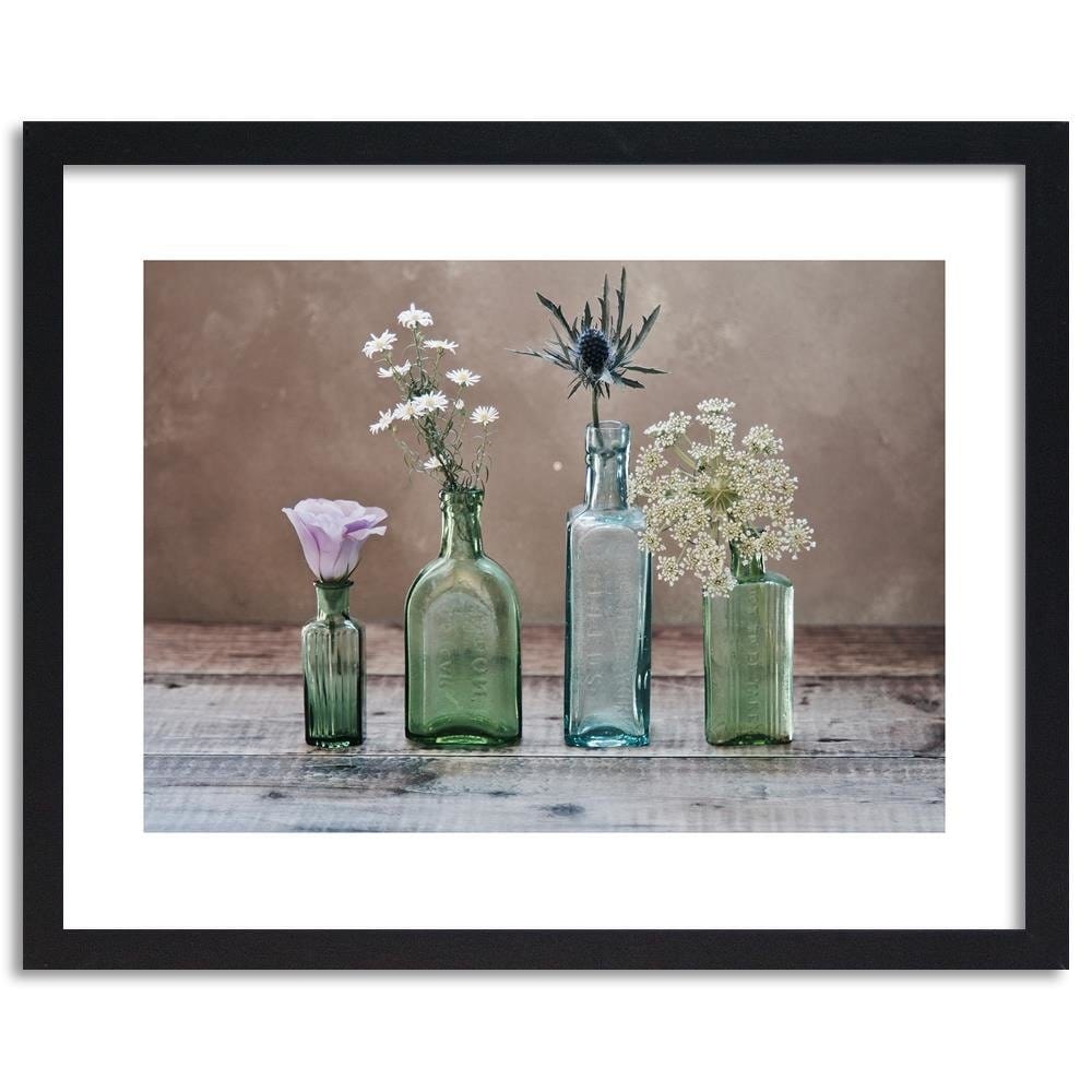 Glezna melnā rāmī - Flowers In Glass Vases Home Trends