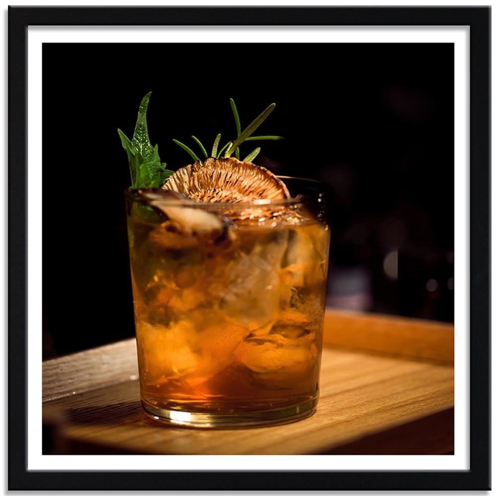 Glezna melnā rāmī - Glass Of Drink Home Trends