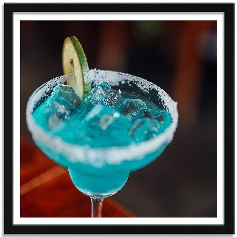 Glezna melnā rāmī - Glass With A Blue Drink Home Trends