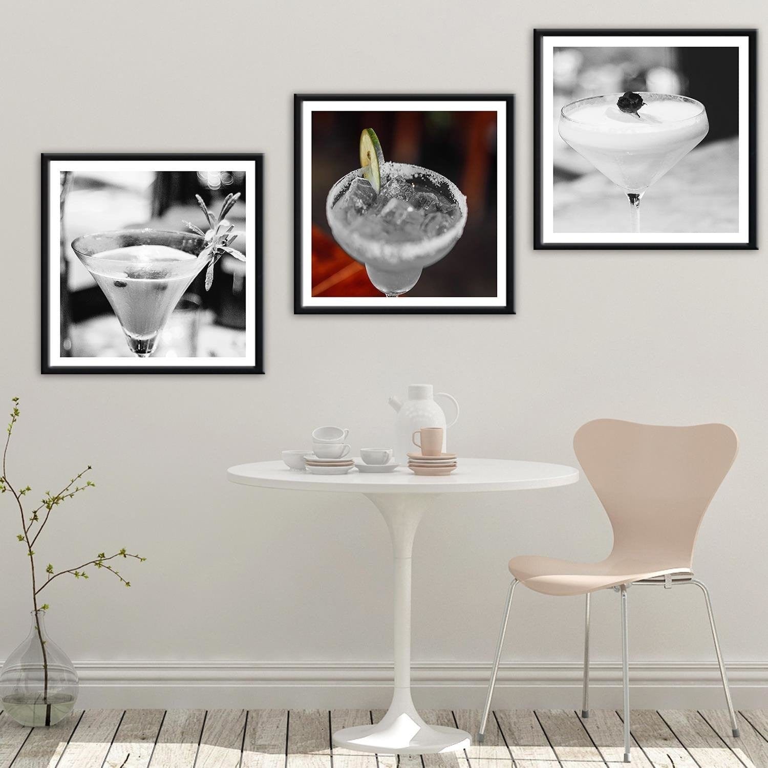 Glezna melnā rāmī - Glass With A Drink 2 Home Trends